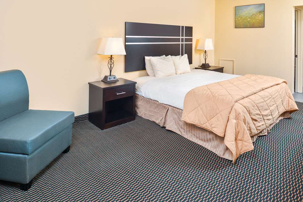 Soudersburg Inn & Suites Lancaster Ronks Room photo